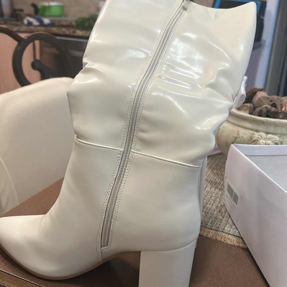 Shoe’Tale boots